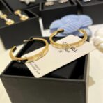 香奈儿金色双C菱格纹圆圈耳环 - Imagem 4