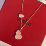 麒麟（Qeelin）Wulu 系列粉色珐琅镶钻葫芦吊坠可调节项链